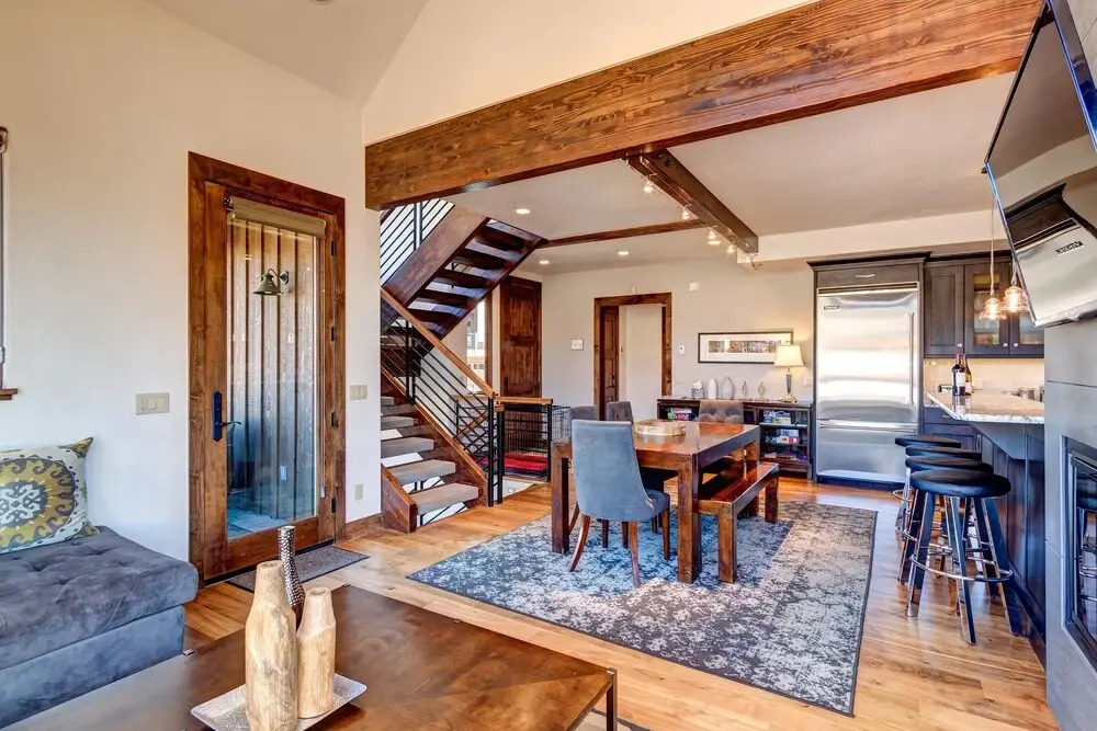 Stunning Home Main st. Walk Everywhere! Sleeps 12!