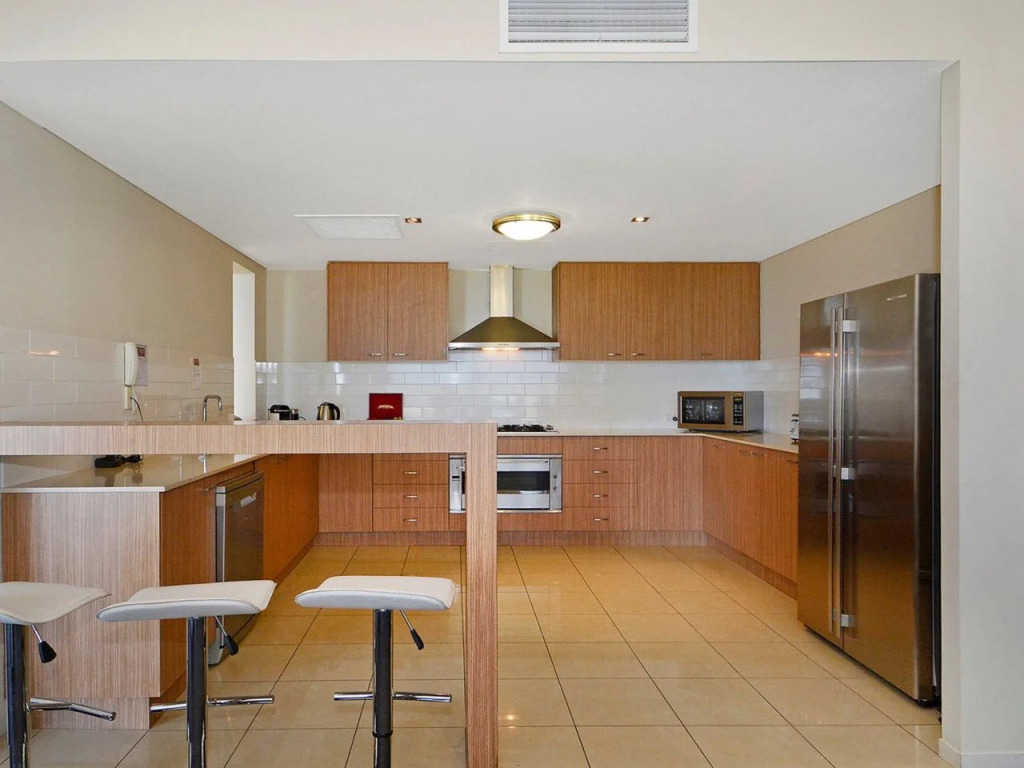 Mullaloo Beach Hotel & Apartments