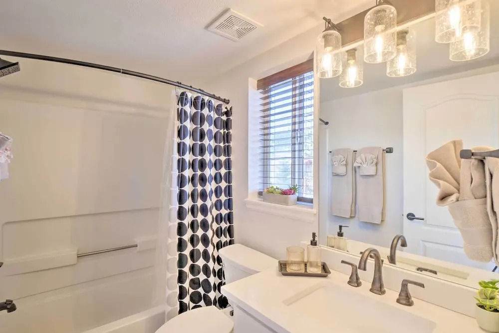 Balcony & Hot Tub Access: Modern Breck Escape!