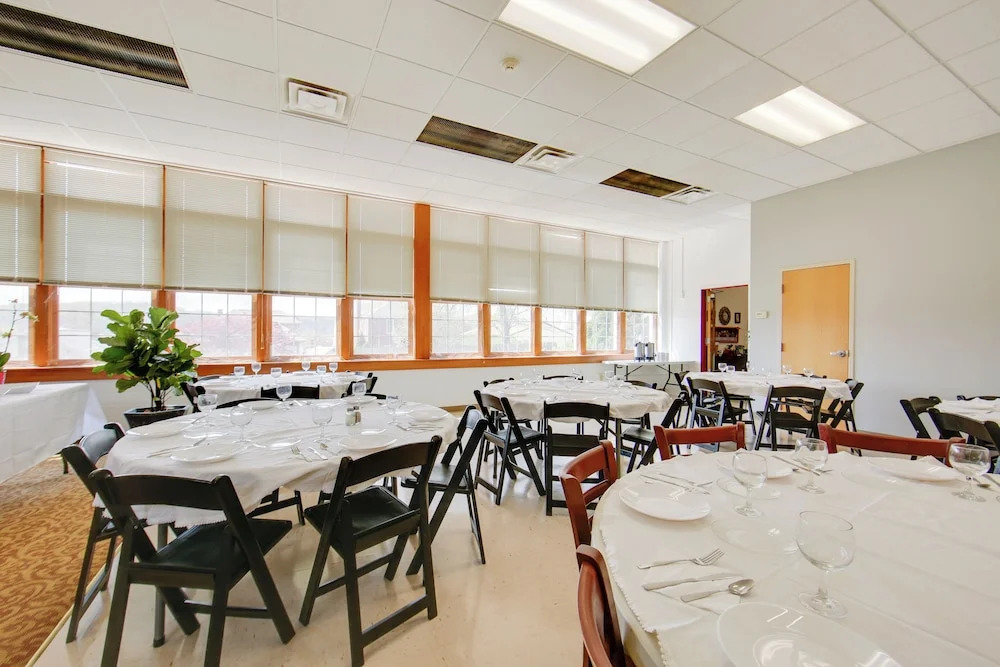 20 Mi to Dtwn Pittsburgh: Pet-friendly Apartment