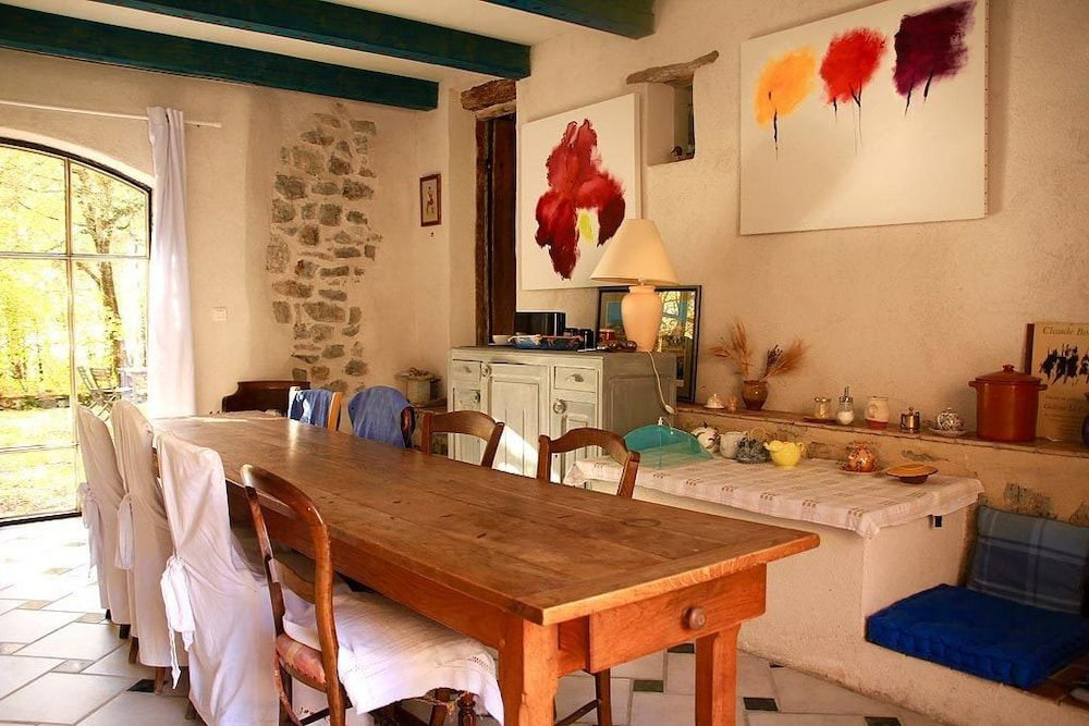 Le Moulin de la Viorne, gîte avec piscine au cœur de la nature en Haute-Provence
