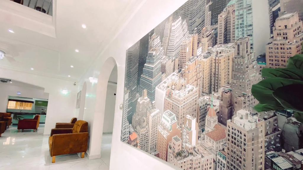 Royal Court Lounge & Boutique Hotel