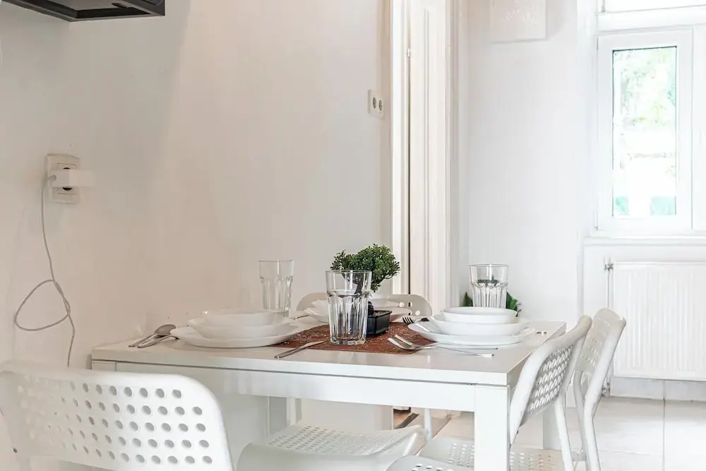 Comfy 2BR Apt Near U6 Station Long Stay