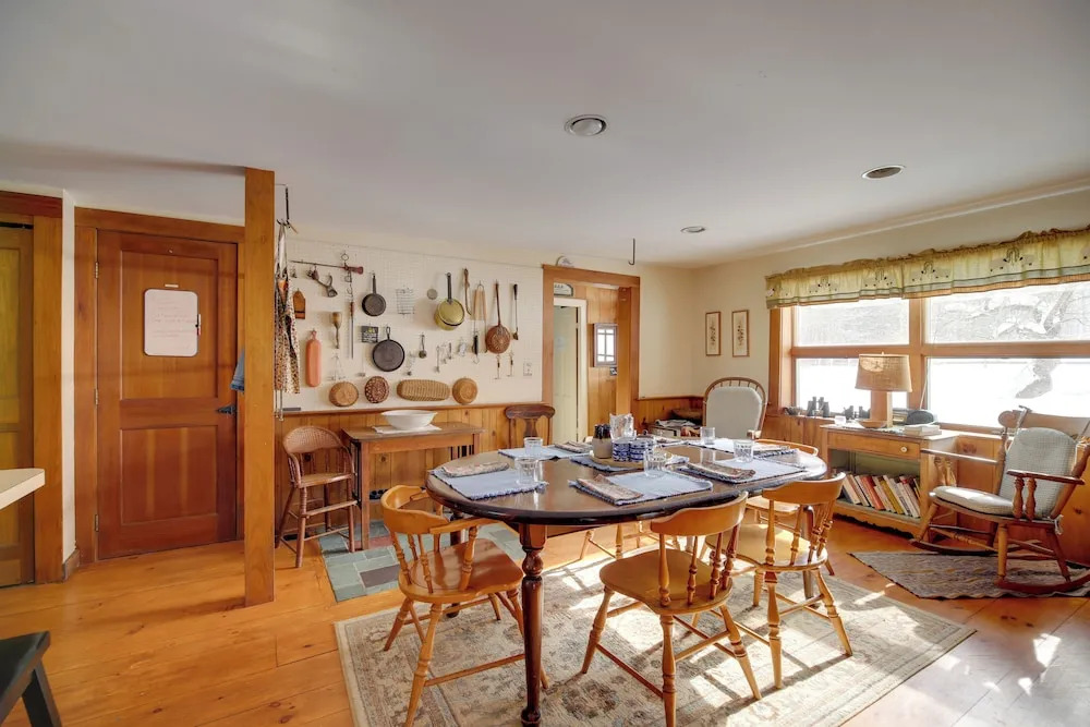 Chester Farmhouse on 100 Acres, 15 Min to Okemo!