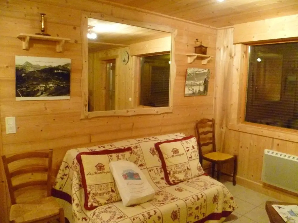 Appartement de 3 chambres avec jardin amenage et wifi a Notre Dame de Bellecombe a 1 km des pistes