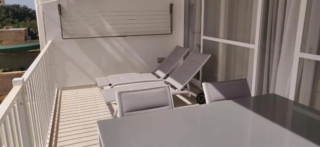 Wileg 4B Luxury Two Bedroom Apartment with Shared Swimming Pool.