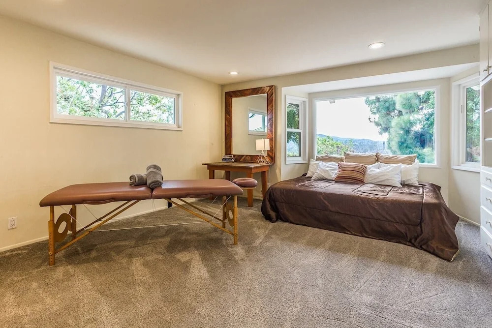 Oak Hills by Avantstay Panoramic View, Pool, Spa