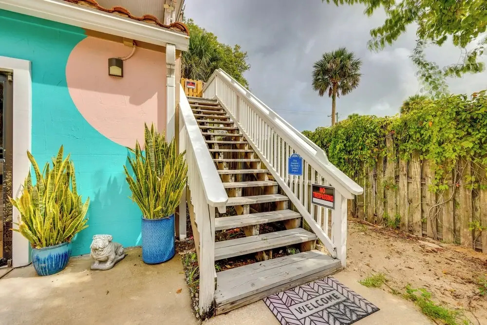 Pet-friendly Dtwn Stay: Steps to Nights of Lights