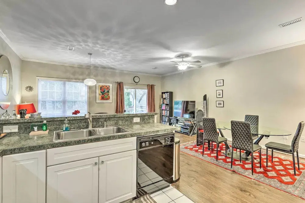 2 Mi to Ocean: Rehoboth Beach Townhome w/ Grill