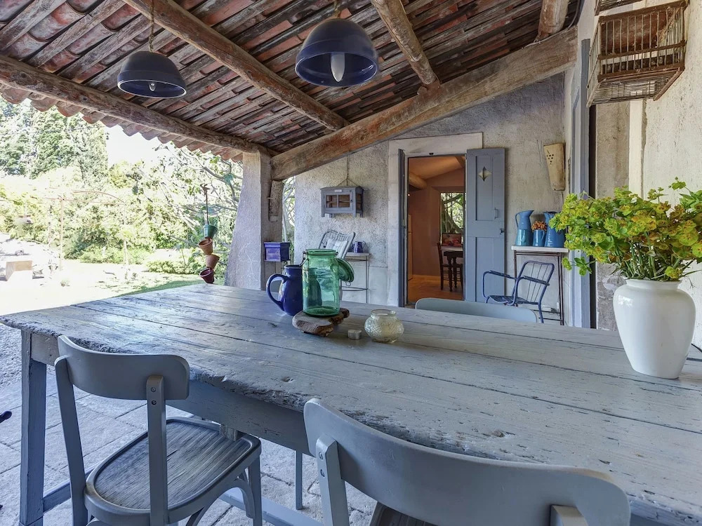 Cottage in Oppede With Pool and Garden