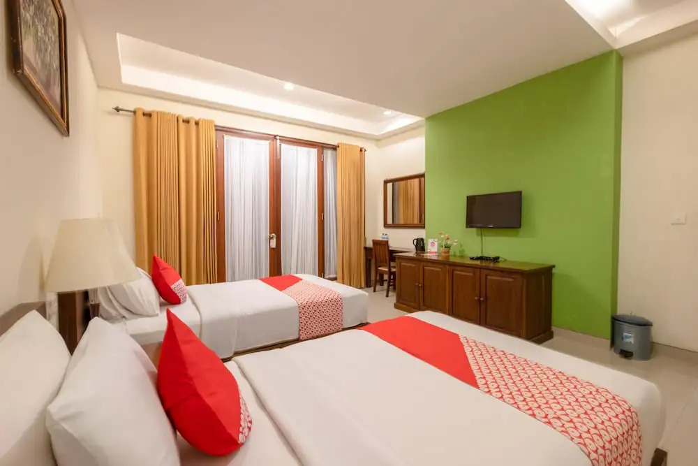 OYO 1508 Mascot Beach Hotel