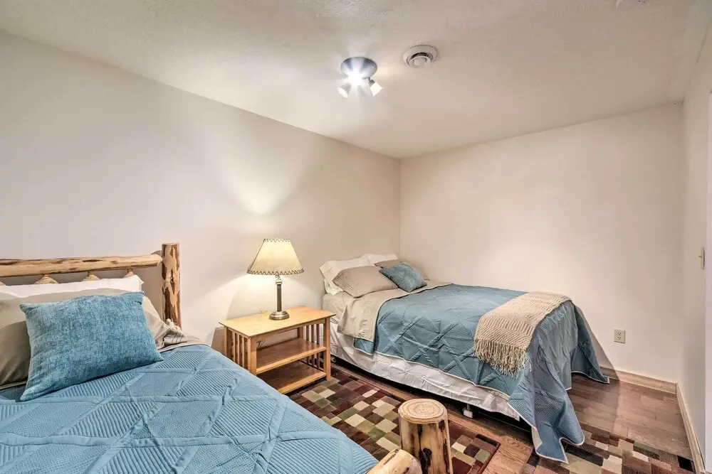 Paddle Ready: Hayward Lake View Retreat w/ BBQ