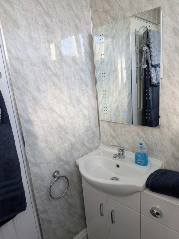 Bungalow Sleeps 4 With Parking