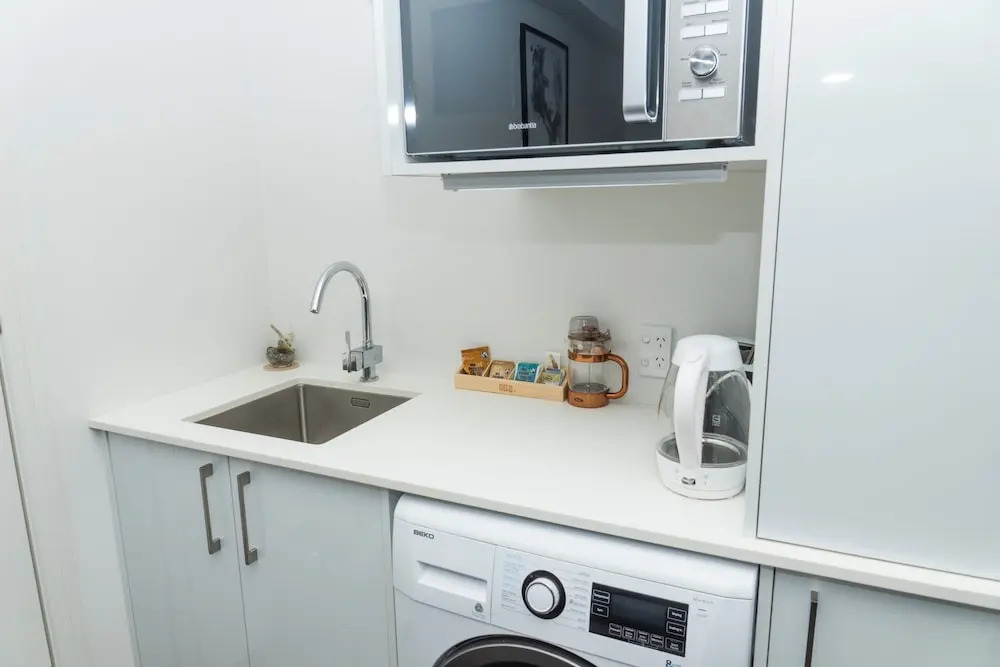 King Bed in Auckland CBD with Pool & Gym