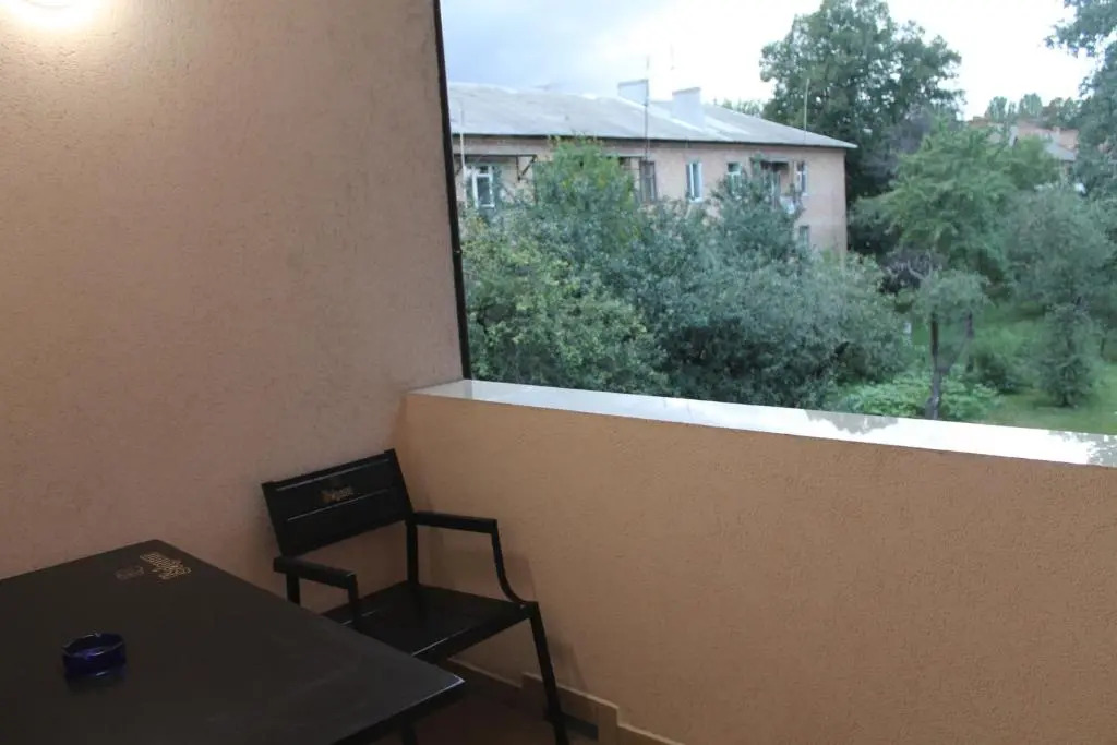 Non-stop hotel