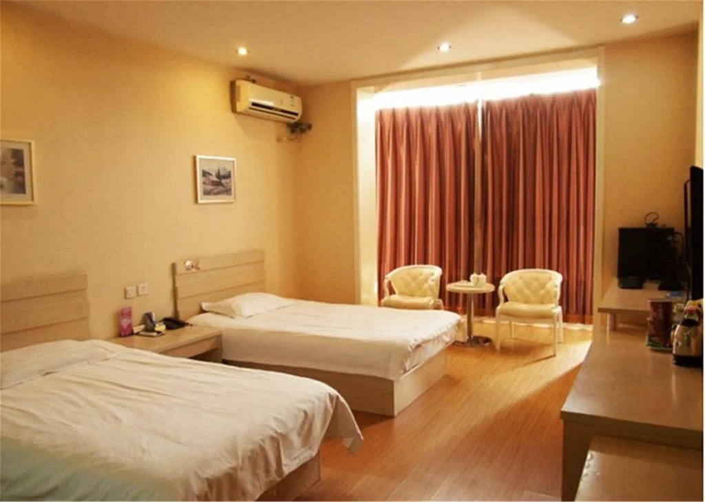 Daily Holiday Business Inn