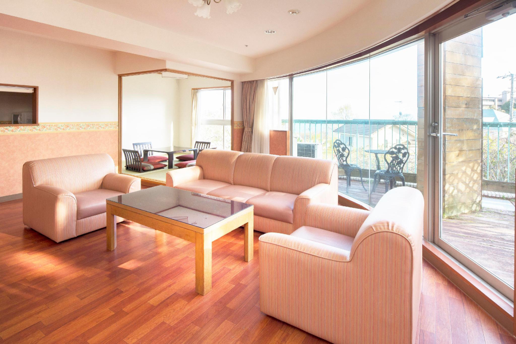 Izu-Kogen Wan Wan Paradise Condominium