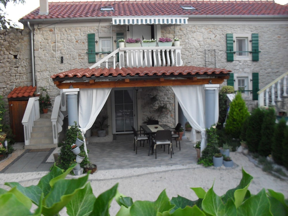 Apartment Kameni Dvori