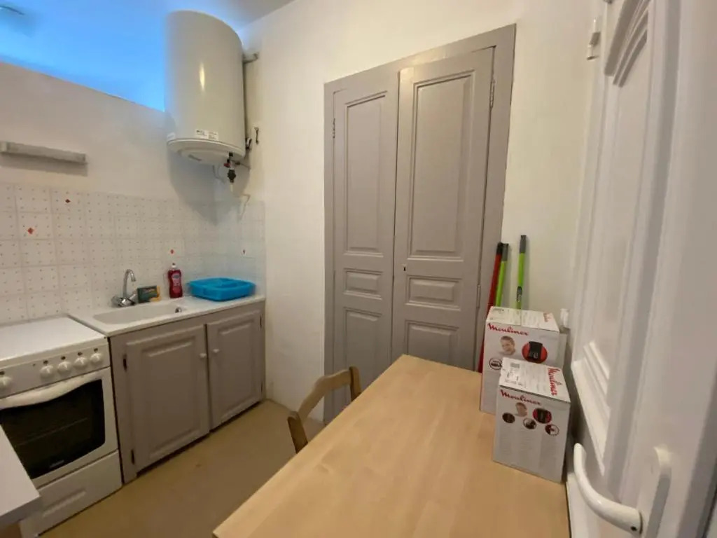 Charmant T1 plein centre Corte au 13 cours paoli wifi gratuit calme lumineux