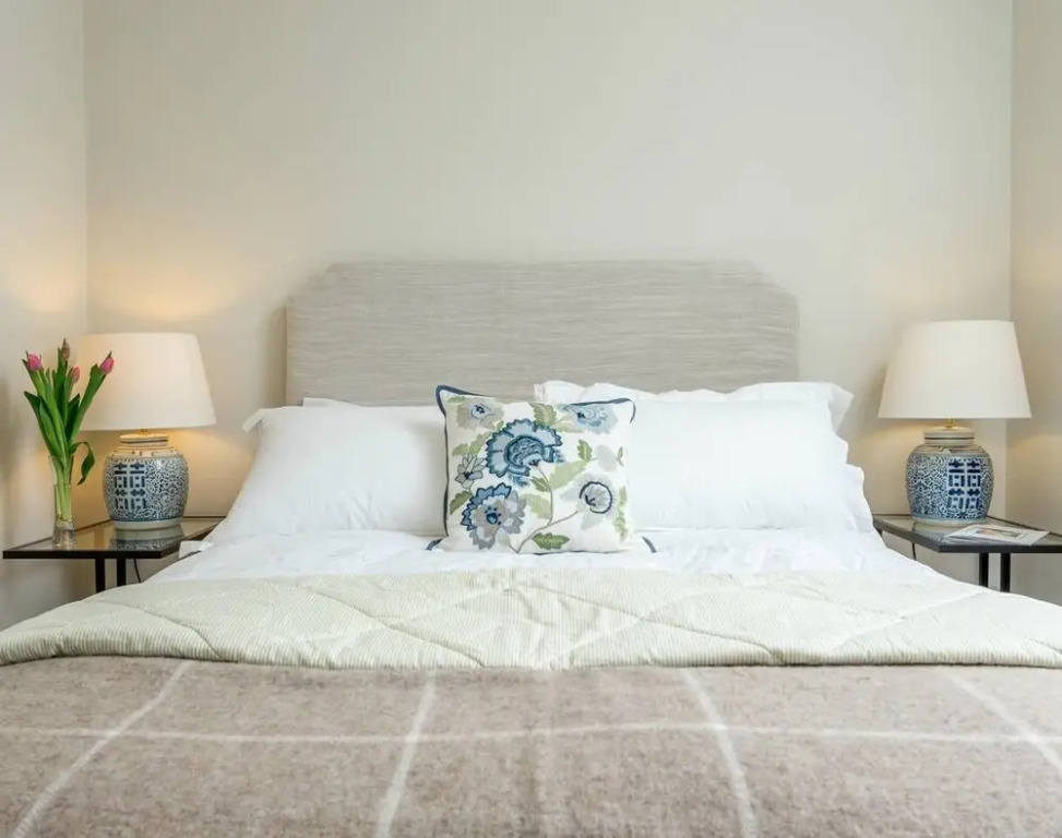 JOIVY Bright Flat for 6, Near Victoria and Warwick sq