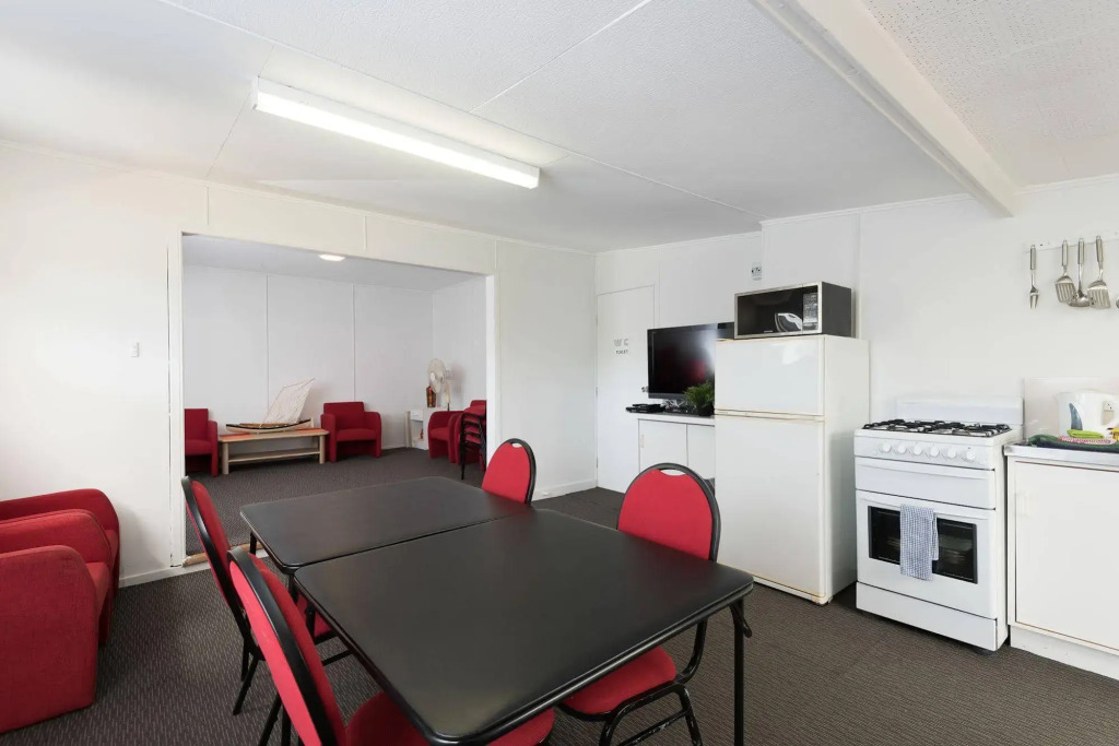Hibiscus Crown Apartments
