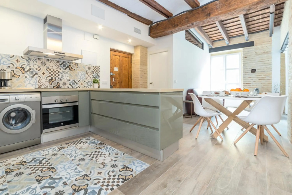 CATHEDRAL LUXURY TERRACE FLAT 2BR,2BA, A\C,Wifi