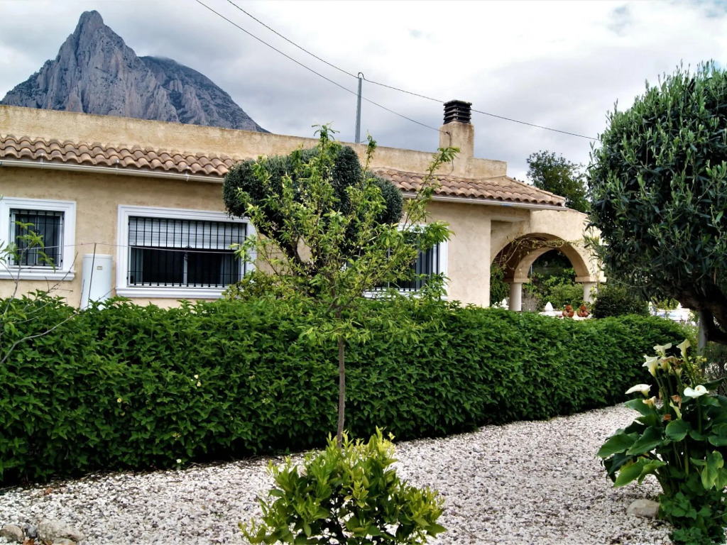 Finestrat Villa with Views