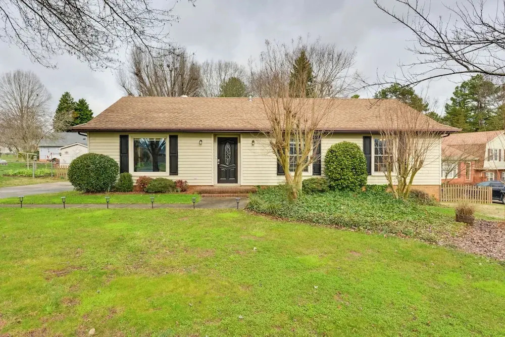 Cozy Home w/ Fenced Yard < 1 Mi Downtown Matthews!
