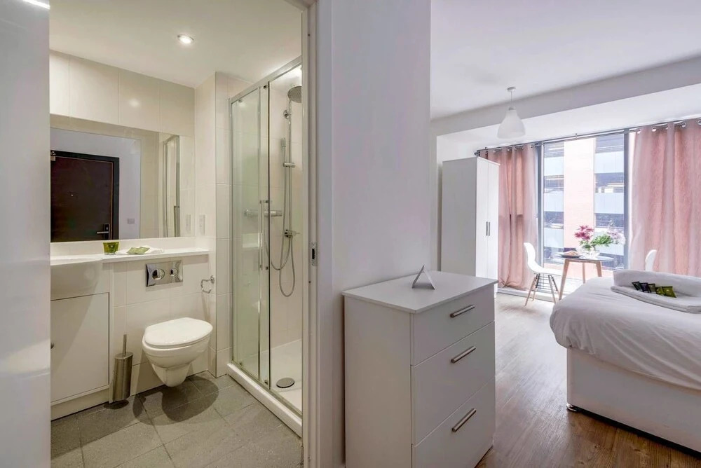 Central Liverpool Studio For 2 Guests!