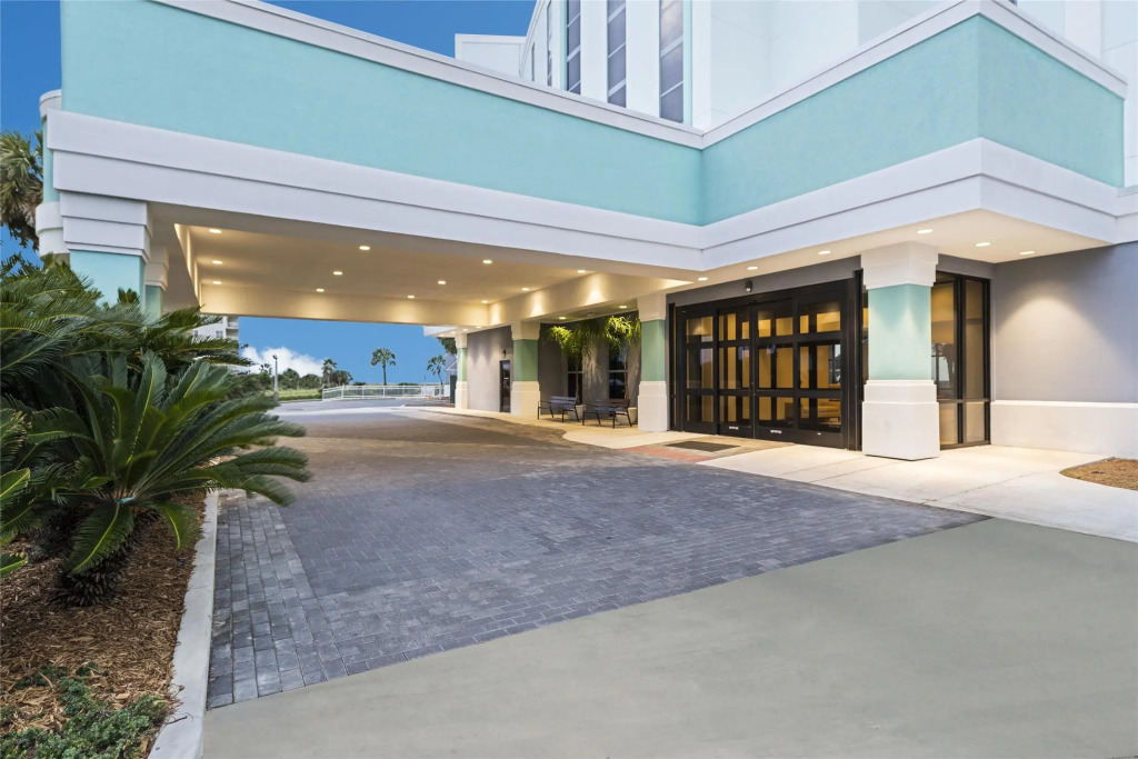 The Island House Hotel a Doubletree by Hilton