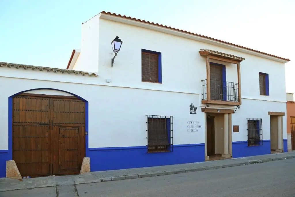 Casa Rural la Quinteria de Sancho piscina para tres apartamentos