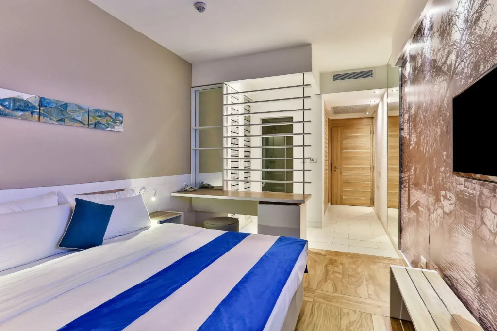 Carine Hotel Delfin
