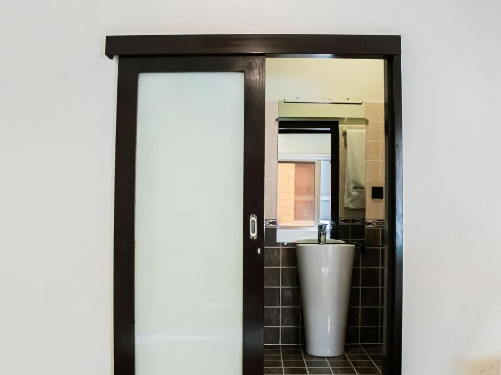 Ktown Rooms 002, shahrah-e-faisal