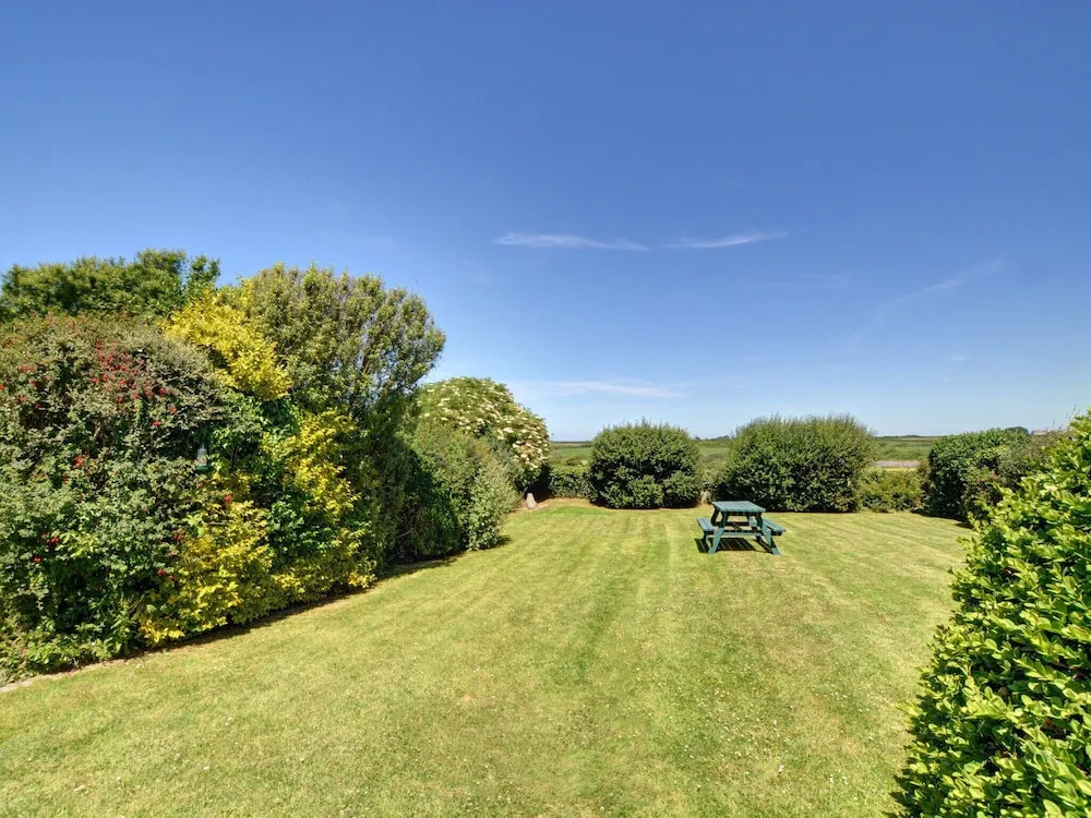 Cozy Holiday Home With Fireplace at Saint Merryn Cornwall