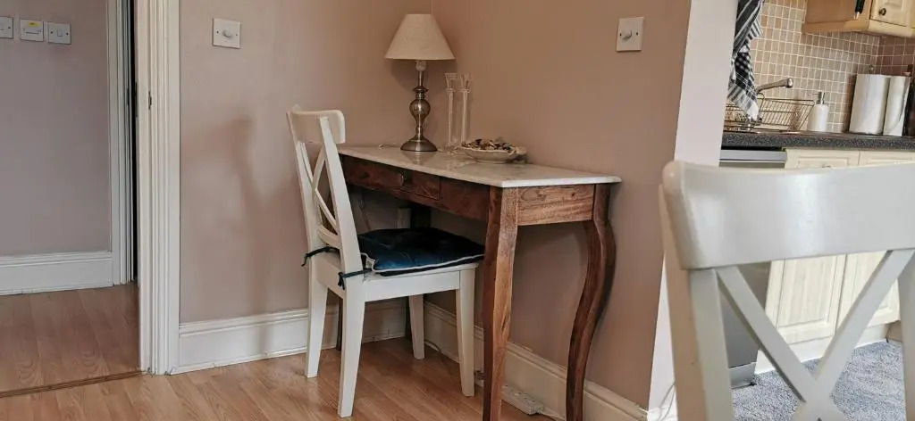 Flat 12 Sebastian Court - 2 Beds with a Four Poster