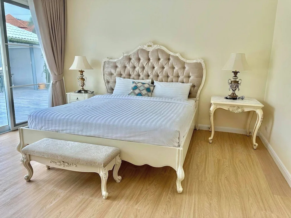 5 Bedrooms Villa 5 min walk to Bangtao beach