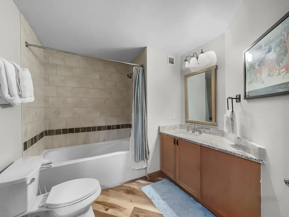 Amazing Condo Center Village Unit, Short Walk to American Eagle - PP310