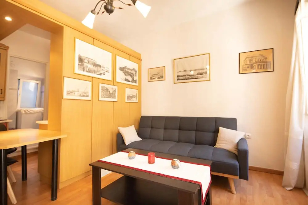 Andrew's Old Town Apartment  by CorfuEscapes