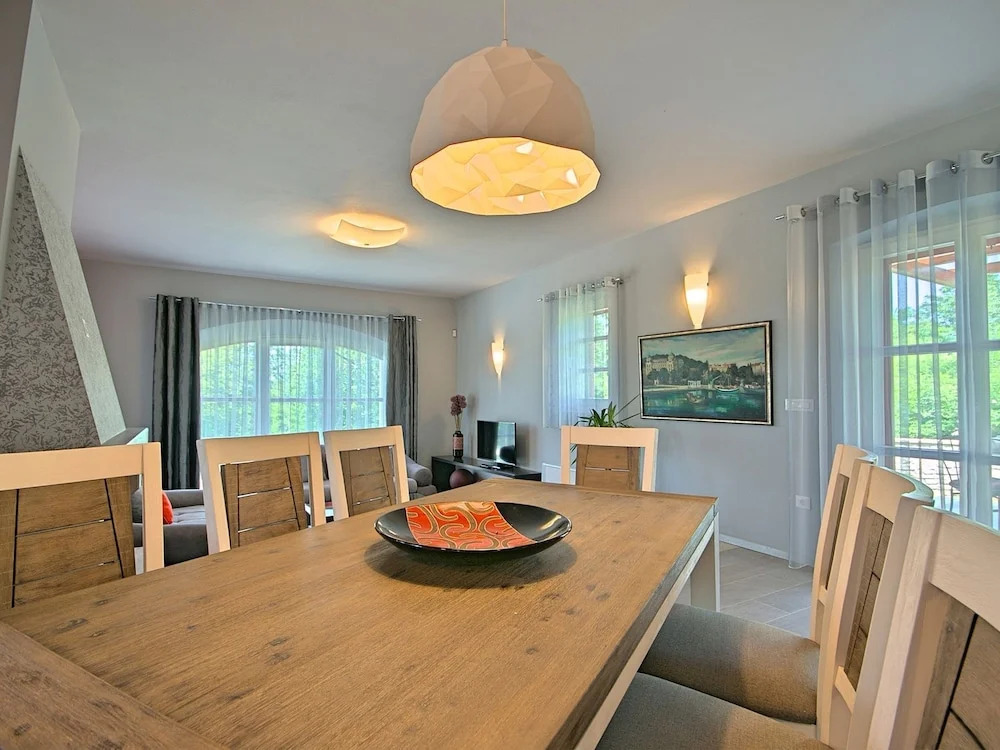 Beautiful Child-friendly Villa With Private Pool in Porec