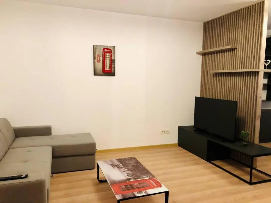 Modern and New Apartment near City Center V6B-64