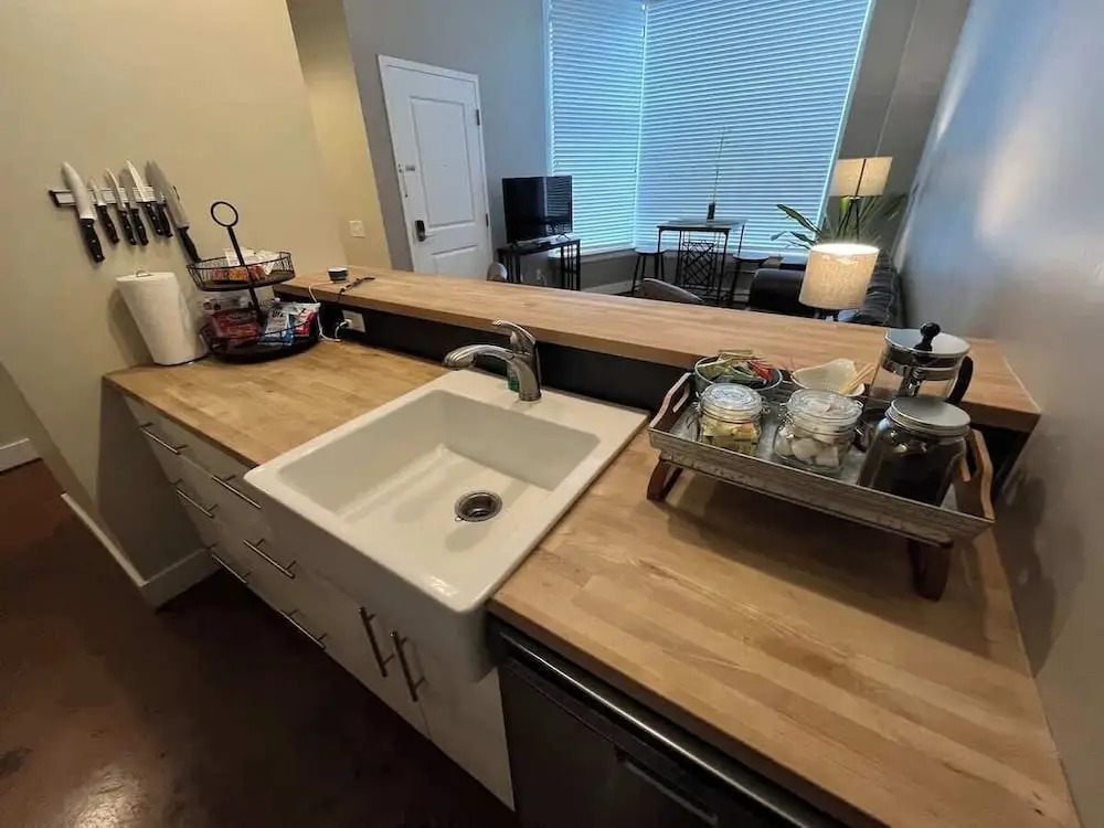 Downtown 1st Floor Apt Walk to Breweries, Food