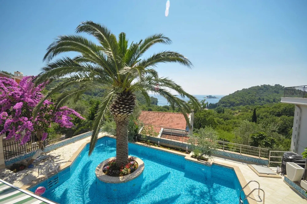 St. George Apartments and Villa with pool