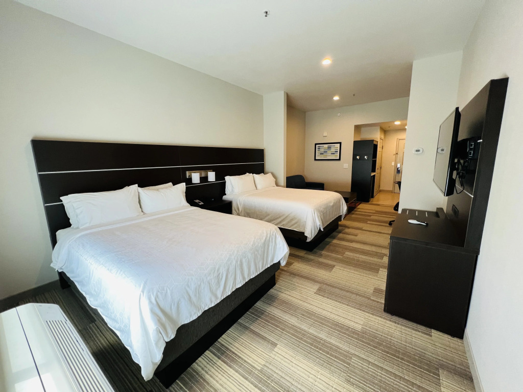 Holiday Inn Express & Suites Salinas by IHG