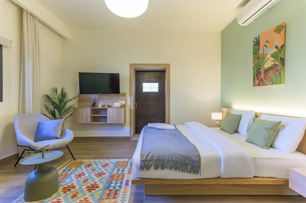 Quattro - Deluxe Studios & Rooftop in Batroun