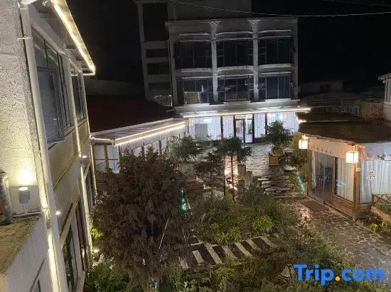 Kangding Gaqu Hot Spring Homestay