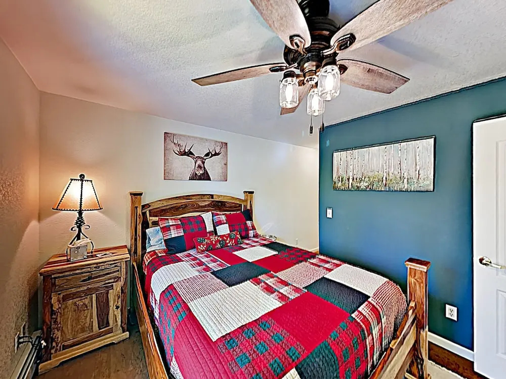 Walton Creek - Hot Tub, Near Slopes & Shuttle 2 Bedroom Condo