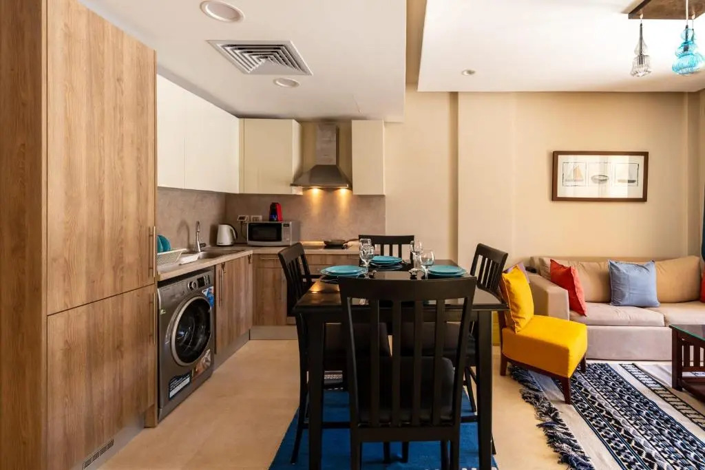 Jazzy 1BDR w Outdoor Pool View Terrace Free Pool & Beach Access