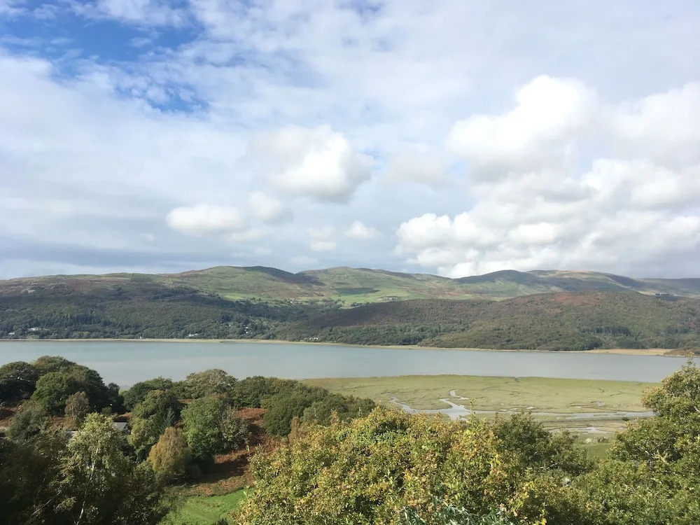 Pine Cottage - Exceptional Location In Snowdonia National Park Near Beaches