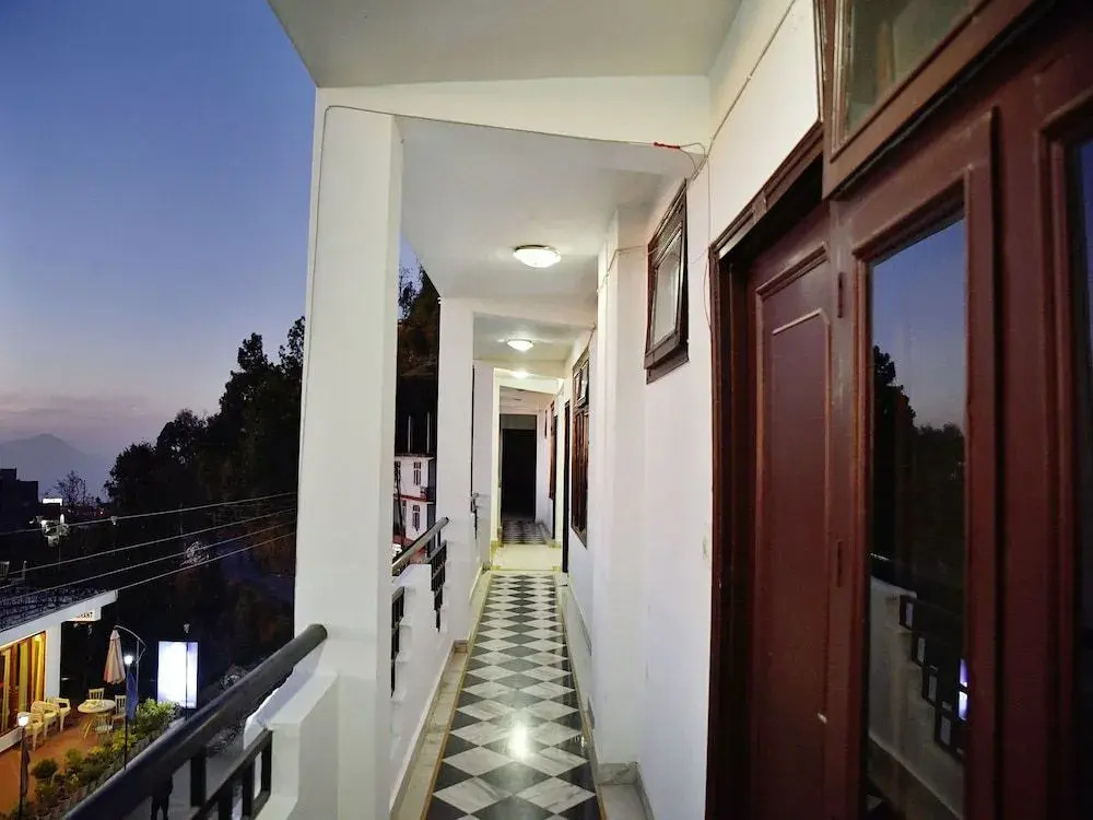 Hotel Swarn Palace by OYO Rooms