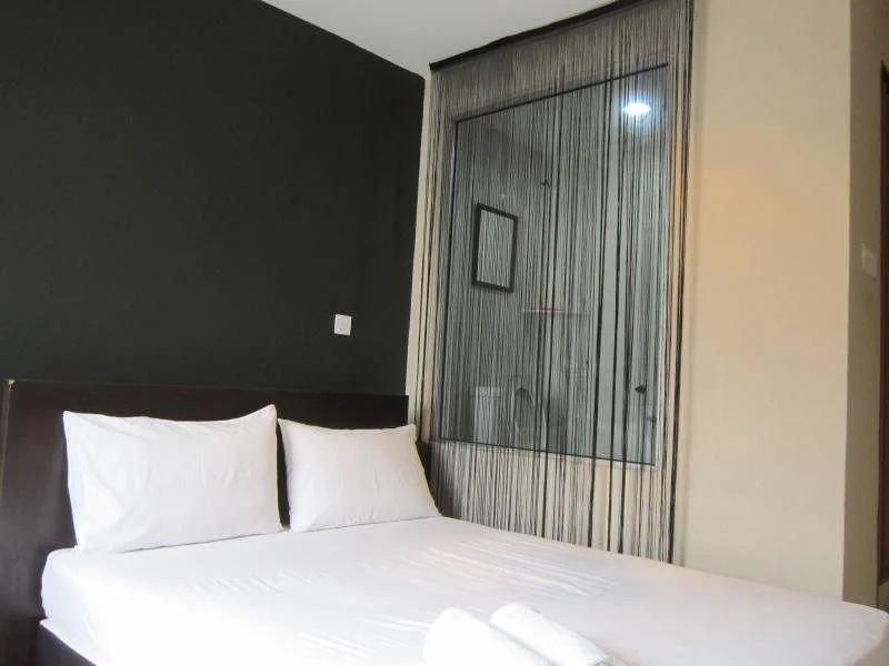 Three Top Hotel